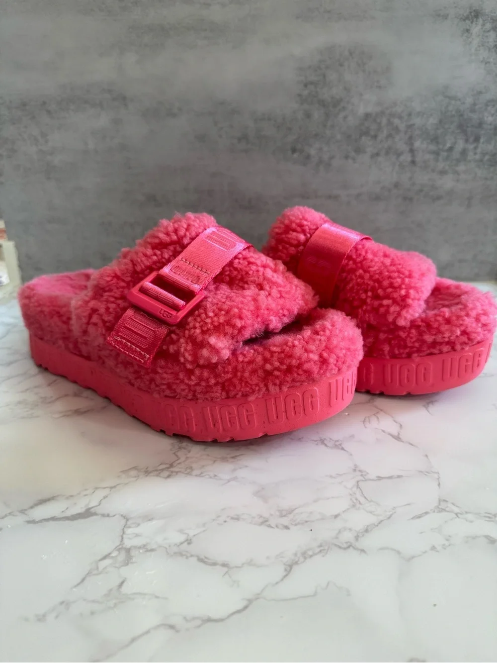 UGG Fluff Slide - Bright Pink Shearling
